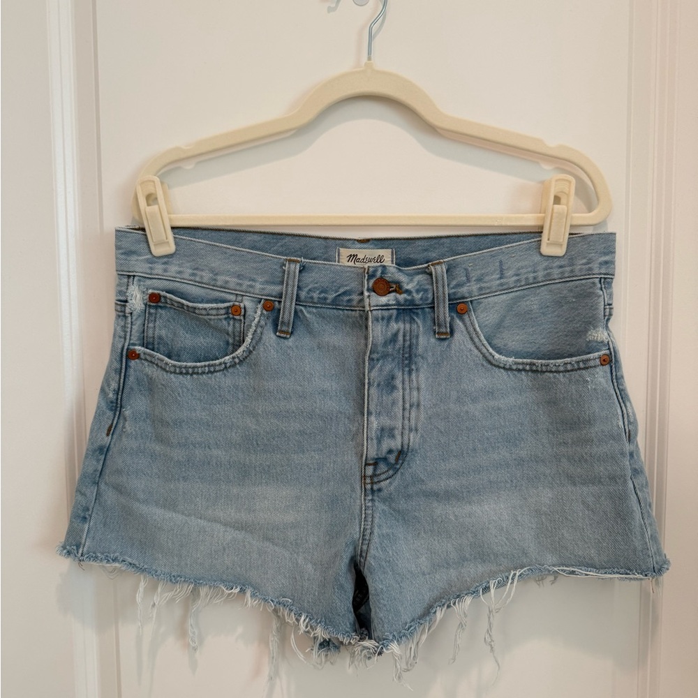 Madewell Relaxed Light Wash Denim Shorts-Cedarcroft Wash - Picture 4 of 7